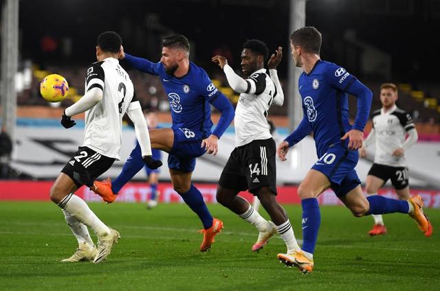 尤文发售圣诞节相关产品，毛衣售价39.9欧元，帽子16.9欧